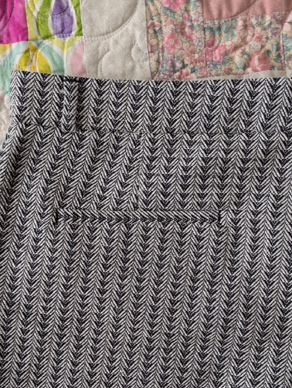 Banana Republic Black and White Chevron Shorts - Picture 7 of 11